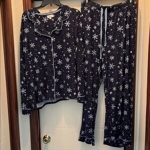 Snowflake Pattern women’s Pajamas